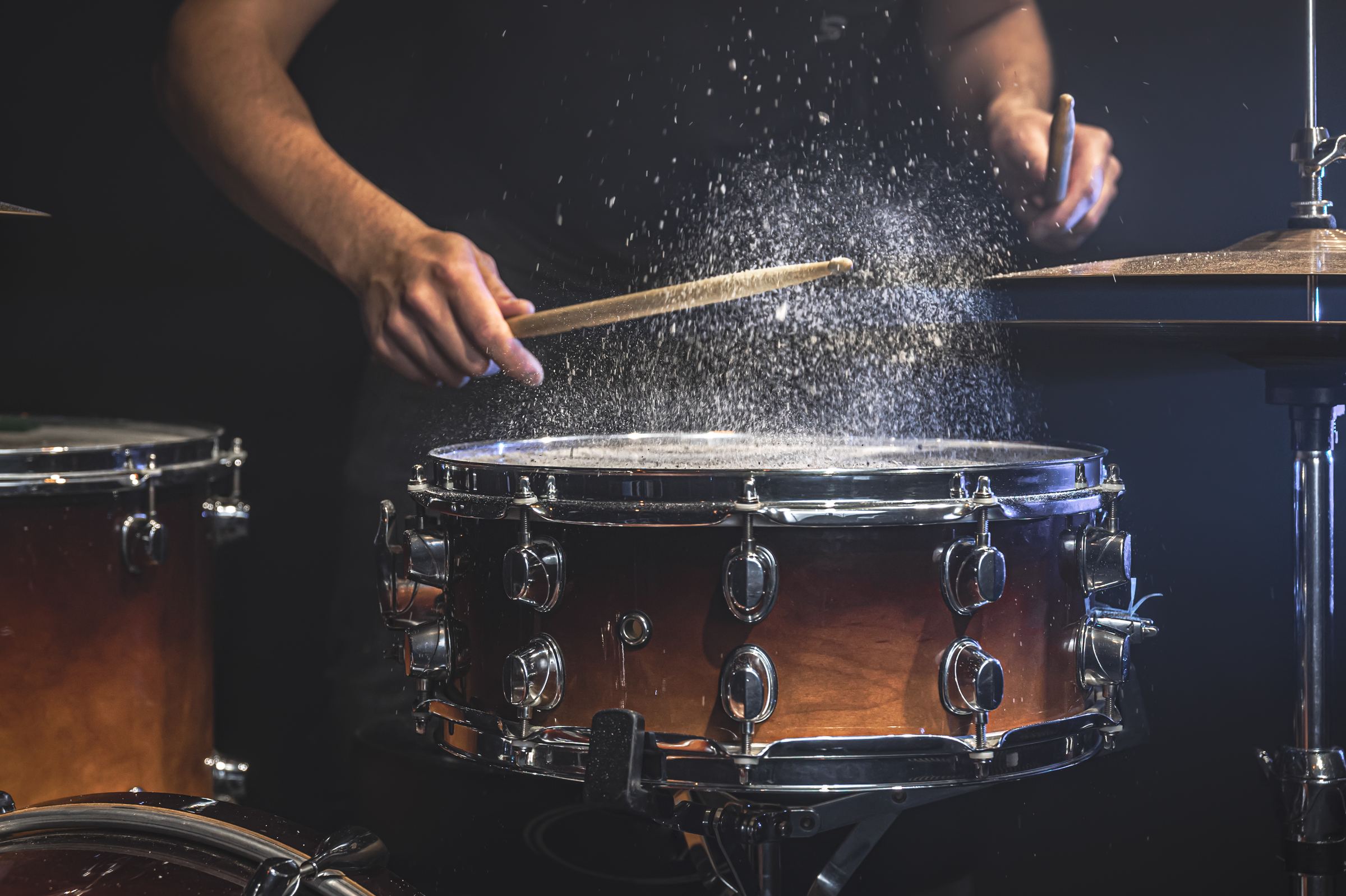 Drum Family - estudiante tocando batería